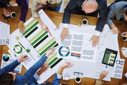 ストライクが大幅高で４日続伸、業績増額、東証１部または２部に指定替え