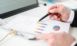 ラクーンは年初来高値更新の展開、１８年４月期２桁増益予想