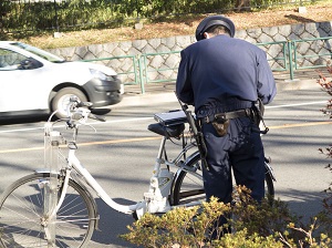 日本の警察官は親しみやすいなぁ でも 職務質問 には素直に応じよう 中国メディア サーチナ